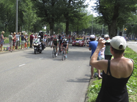 907305 Afbeelding van de koplopers in de eerste etappe van de Tour de France op de Brailledreef te Utrecht, die gestart ...